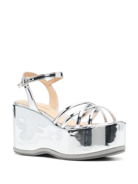 Sandály na klínovém podpatku Paloma Barceló stříbrné