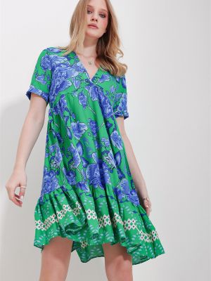 Viskózové šaty s výstrihom do v Trend Alaçatı Stili zelená