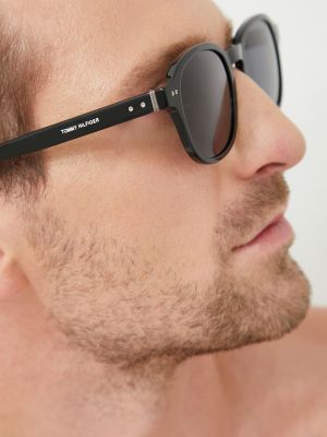 Черные очки солнцезащитные Tommy Hilfiger