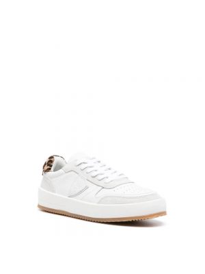 Sneakersy w panterkę Philippe Model białe