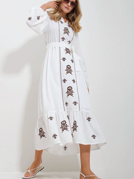 Μάξι φόρεμα με κέντημα Trend Alaçatı Stili λευκό