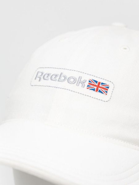 Белая шапка с аппликацией Reebok Classic