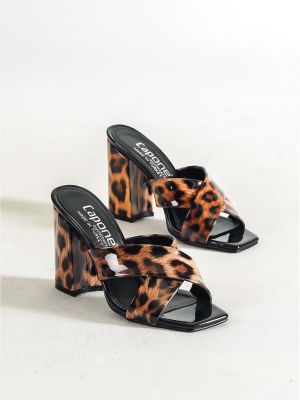 Papuci de casă fără toc cu model leopard Capone Outfitters