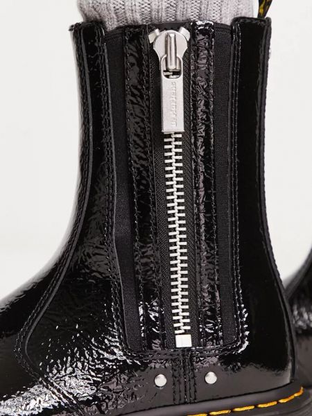 Лаковые ботинки челси с потертостями Dr Martens черные
