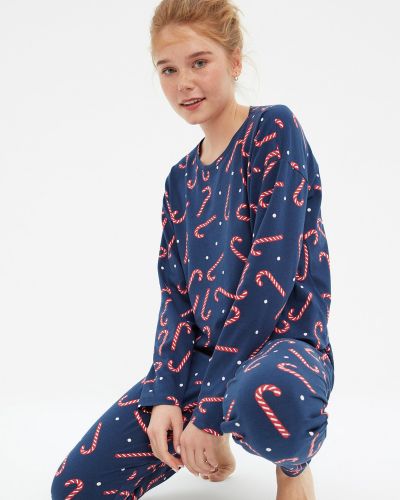 Пижама с принт Trendyol синьо