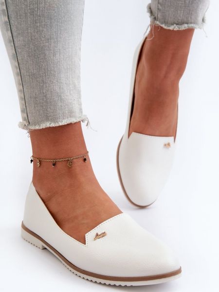 Ilma kontsaga loafer-kingad Kesi valge