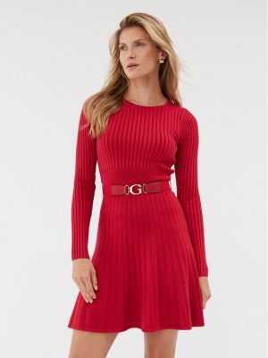Priliehavé šaty Guess červená