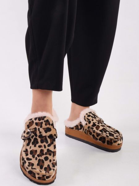 Papuci de casă din piele de căprioară fără toc cu model leopard Shoeberry