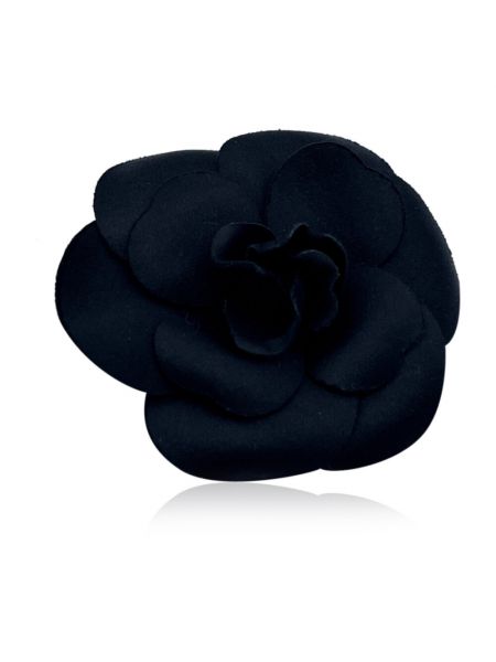 Satynowa broszka vintage w kwiaty Chanel Vintage, сzarny