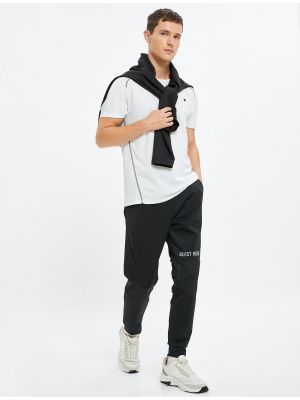 Sportovní kalhoty s potiskem s kapsami Koton černé