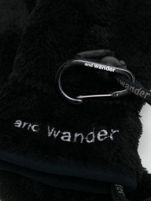 Fleecové rukavice s výšivkou And Wander černé