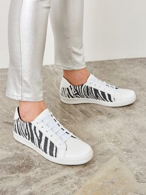 Sneakerși cu model zebră Trendyol