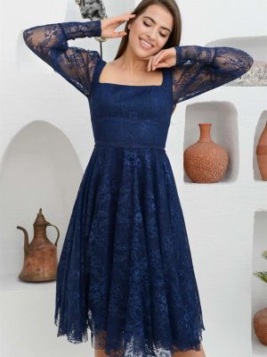 Csipkés estélyi ruha Carmen kék