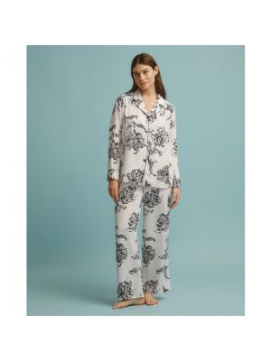 Pijama de raso de flores con estampado énfasis
