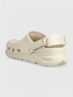 Papuci cu platformă Crocs bej