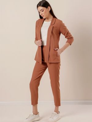Relaxed fit kostiumas su šalio formos apykakle su kišenėmis By Saygı