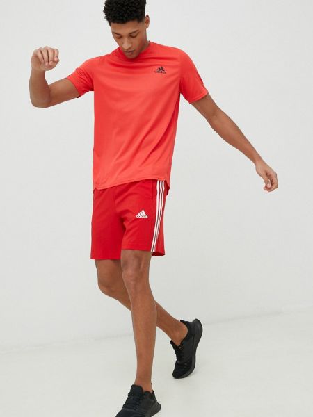 Красные шорты Adidas