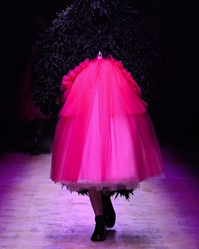 Найлонова миди рокля от тюл Noir Kei Ninomiya розово