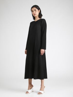 Μίντι φόρεμα Minimum μαύρο