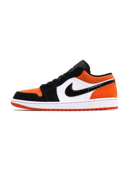 Baskets Nike Jordan orange