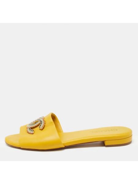 Sandalias de cuero retro Chanel Vintage amarillo