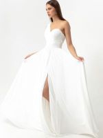 Bílé dlouhé šaty
