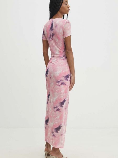 Testhezálló hosszú ruha Answear Lab rózsaszín
