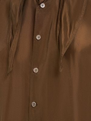 Hodvábna priliehavá košeľa s krátkymi rukávmi Lemaire hnedá