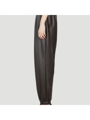 Pantalones chinos Issey Miyake marrón
