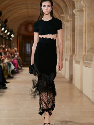 Midi sukně s třásněmi Victoria Beckham černé