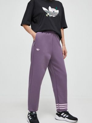 Sportovní kalhoty s aplikacemi Adidas Originals fialové