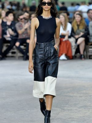 Pantaloni culottes din piele Ami Paris negru