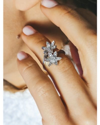 С бриллиантом кольцо в цветочный принт Sky Jewelry