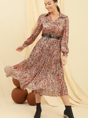 Satynowa sukienka na guziki plisowana By Saygı