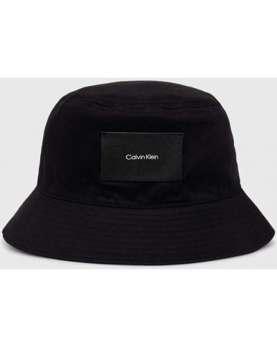 Памучна шапка Calvin Klein черно