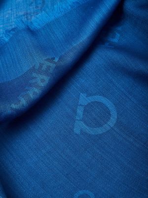 Chusta z kaszmiru bawełniana z nadrukiem Ferragamo niebieska