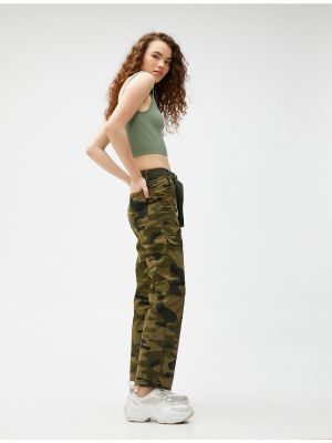 Pantaloni cargo cu model camuflaj Koton