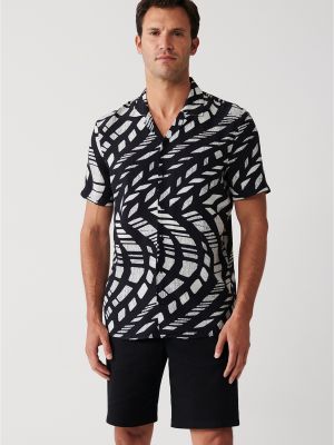 От вискоза риза с къс ръкав с абстрактен десен Avva черно
