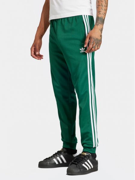 Slim fit priliehavé teplákové nohavice Adidas zelená