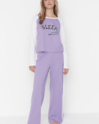 Dzianinowa piżama z nadrukiem Trendyol fioletowa