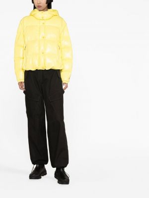 Péřová bunda s kapucí Moncler žlutá