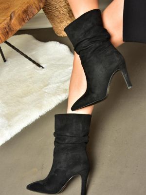 Plisované semišové kotníkové boty Fox Shoes černé