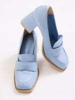 Голубые женские туфли