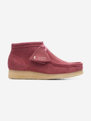 Semišové kotníkové boty na podpatku na plochém podpatku Clarks Originals růžové