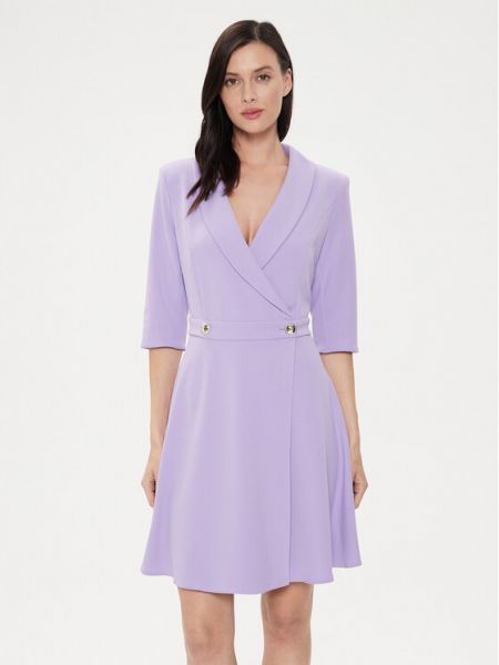Priliehavé šaty Rinascimento fialová