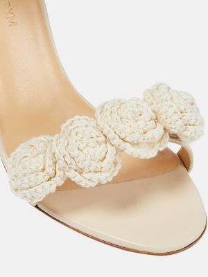 Kvetinové kožené sandále Magda Butrym béžová