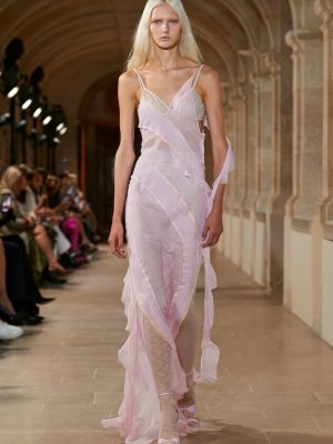 Jedwabna sukienka długa Victoria Beckham różowa