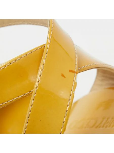 Sandalias de cuero Jimmy Choo Pre-owned amarillo