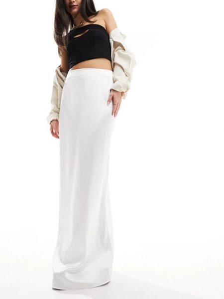Атласная длинная юбка In The Style белая