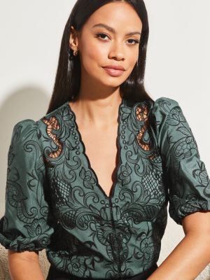 Блузка с вышивкой с v-образным вырезом с пышными рукавами Lipsy зеленая